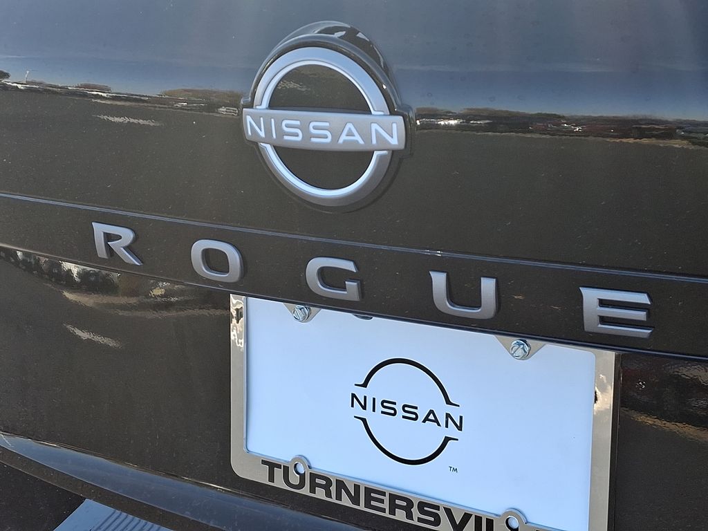 2025 Nissan Rogue Platinum 11