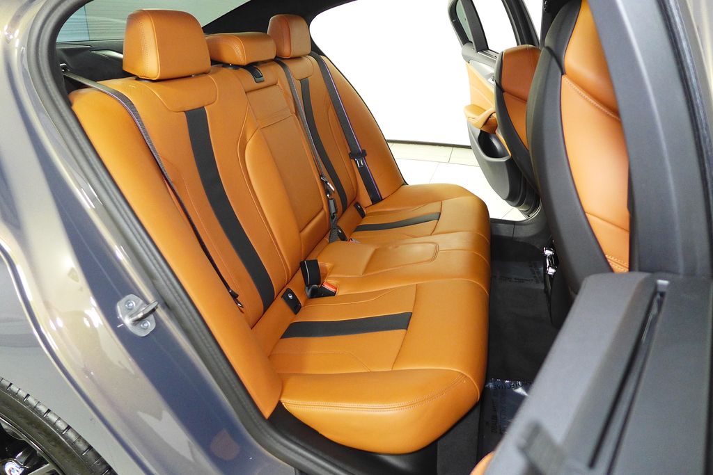 Thumbnail: 2023 BMW M5 - 20