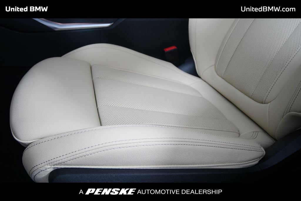 Thumbnail: 2026 BMW 3 Series - 10