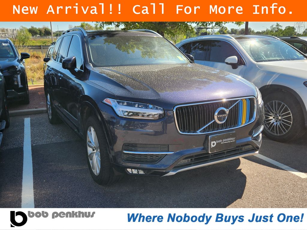 2017 Volvo XC90 T6 Momentum