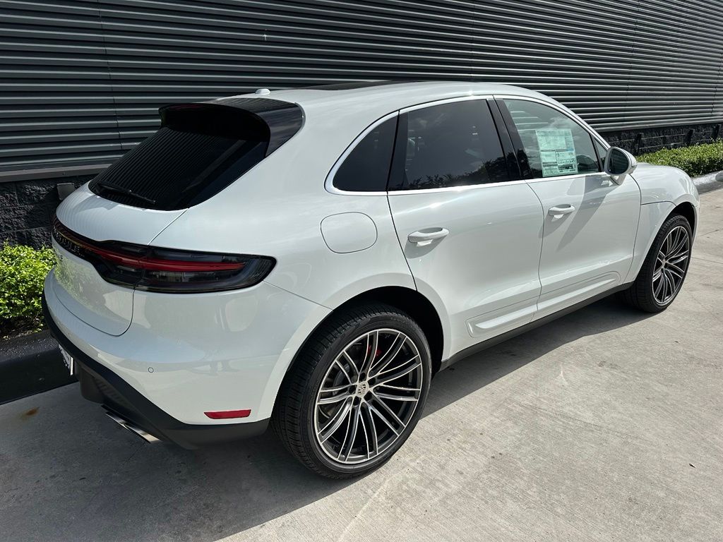 Thumbnail: 2026 Porsche Macan - 10