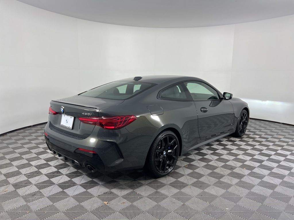 Thumbnail: 2026 BMW 4 Series - 5