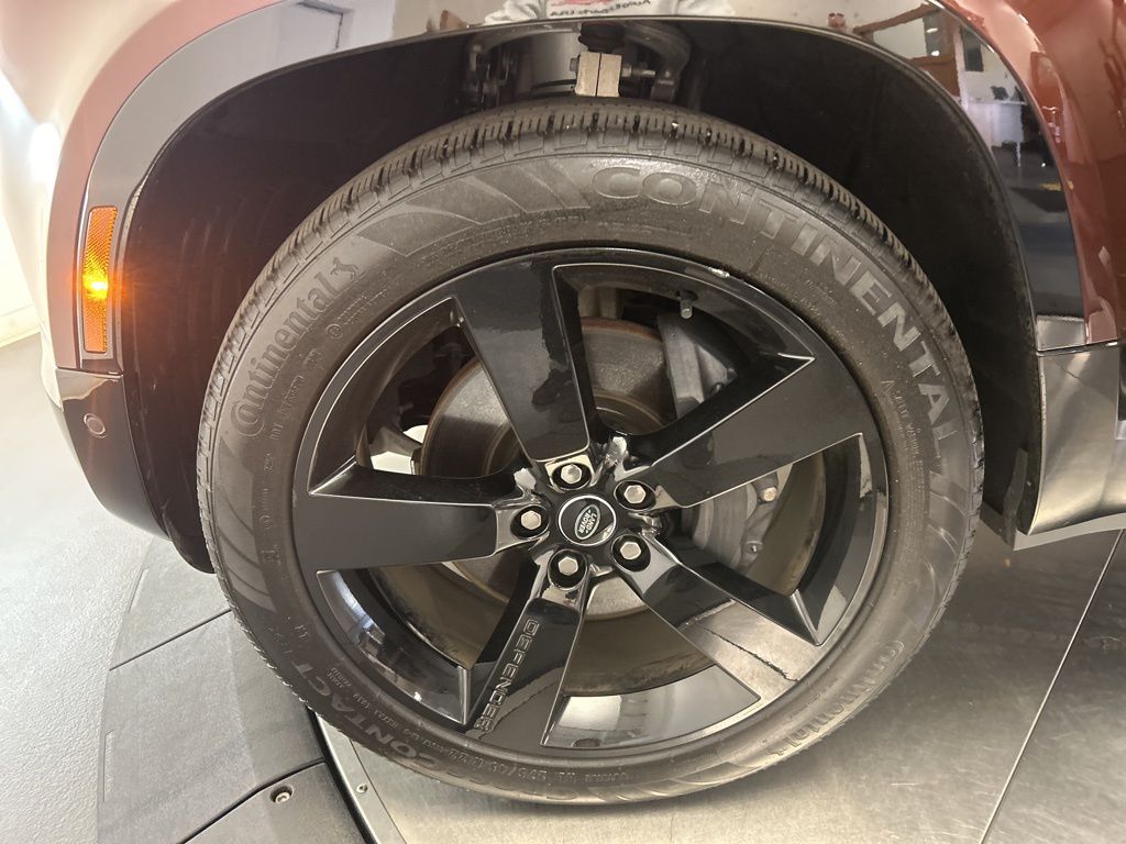 Thumbnail: 2025 Land Rover Defender - 10