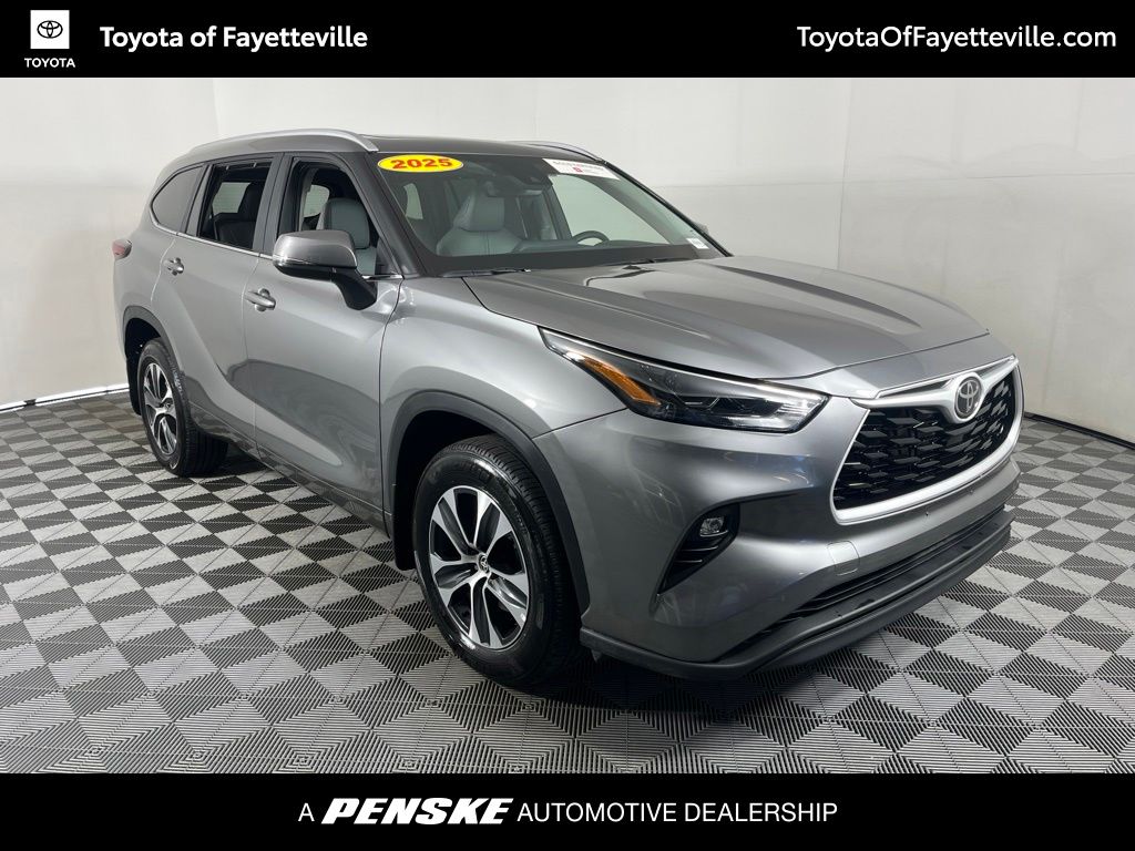 Thumbnail: 2026 Toyota Highlander - 20