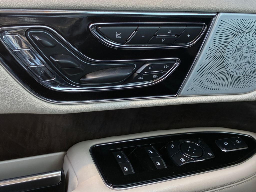 Used Car 2020 Lincoln Navigator L  Reserve For Sale Under $35,000 In Austin, Texas