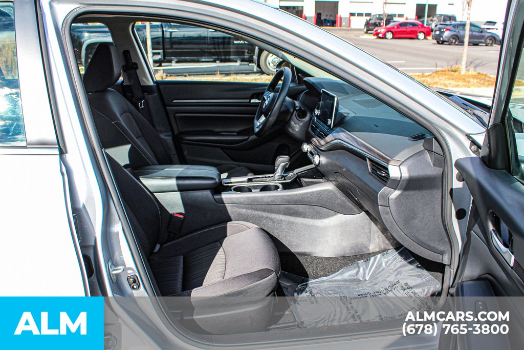 Used 2024 Silver Nissan 2.5 SV image 18