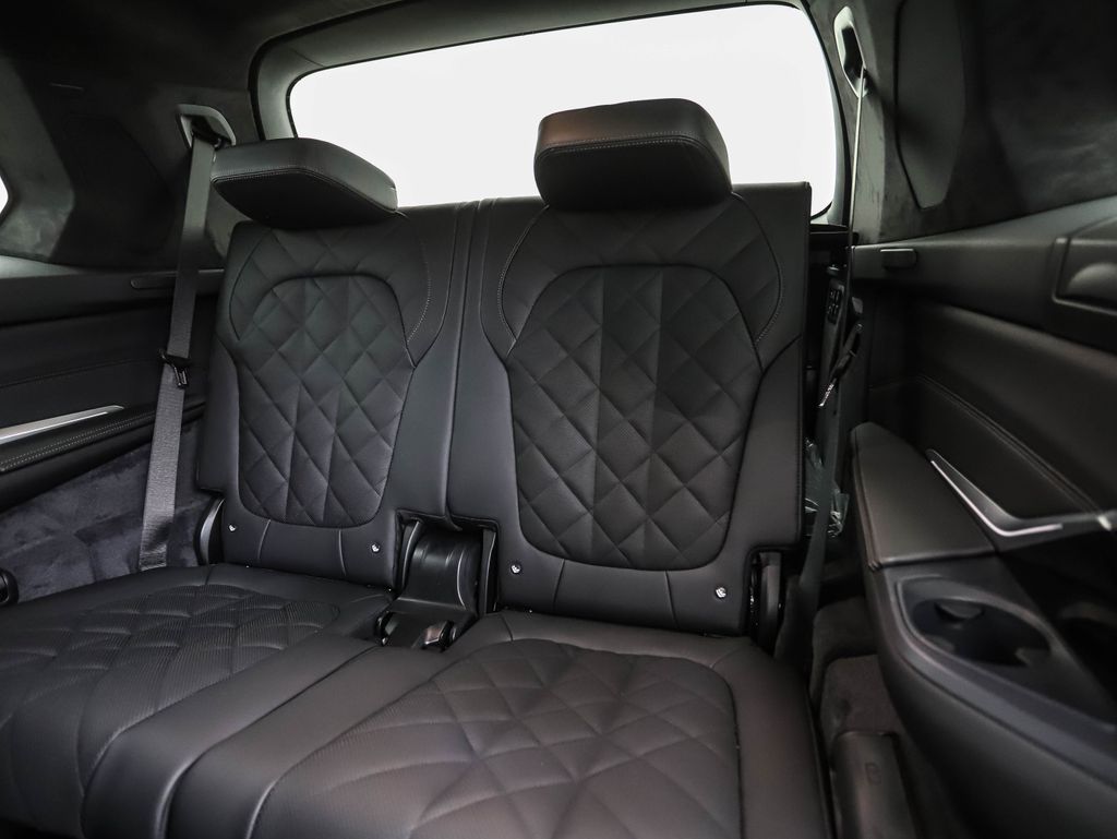 Thumbnail: 2027 BMW X7 - 24