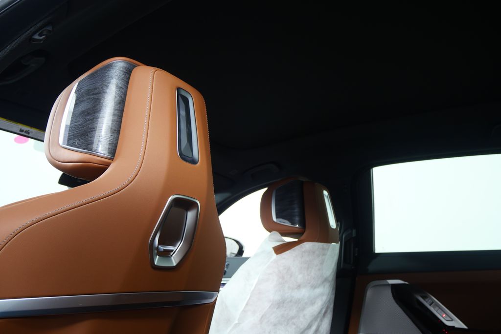 Thumbnail: 2025 BMW 7 Series - 18