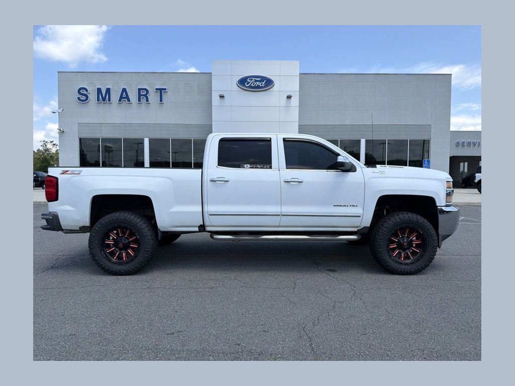 Summit White 2016 Chevrolet Silverado 2500HD Pickup Truck Four-Wheel Drive 6-Speed Automatic Overdrive