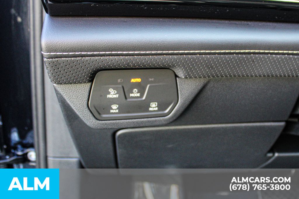 Used 2025 Black Volkswagen 2.0T SE w/Technology image 32