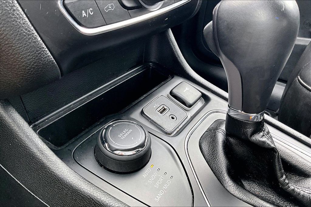 Used 2019 Jeep Cherokee SUV