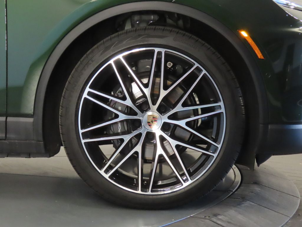 Thumbnail: 2025 Porsche Macan - 11