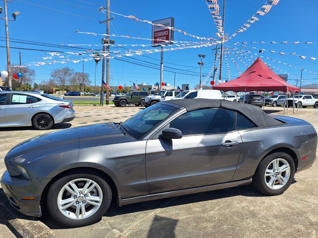 2013 Ford Mustang V6 Convertible RWD