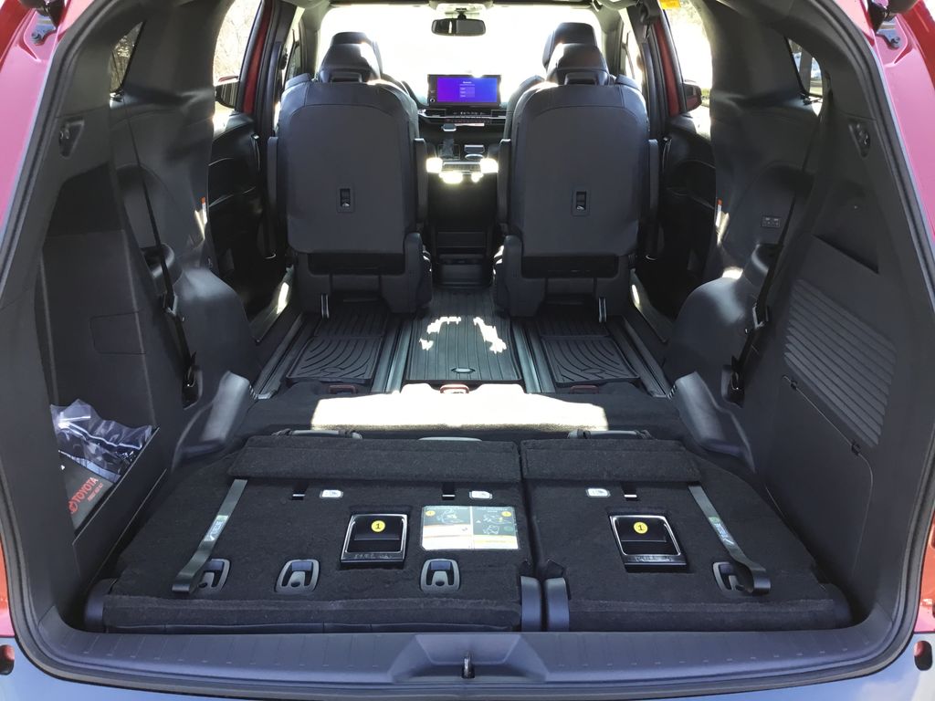 Thumbnail: 2026 Toyota Sienna - 17