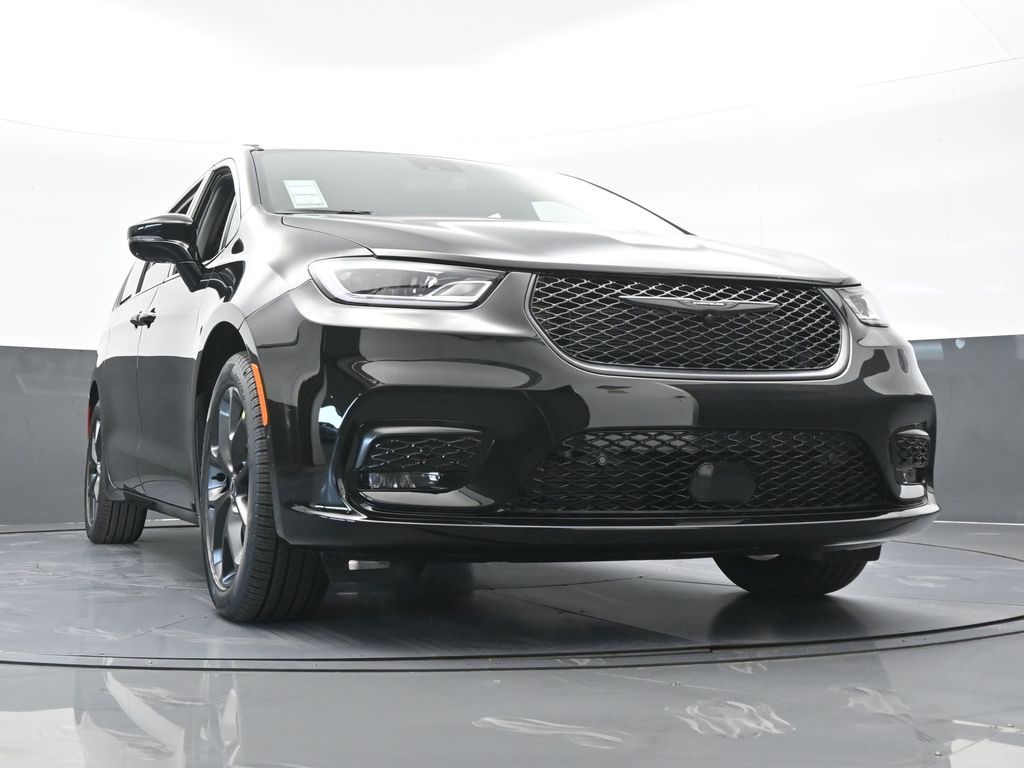 New 2026 Diamond Black Crystal Pearlcoat Chrysler Select image 63