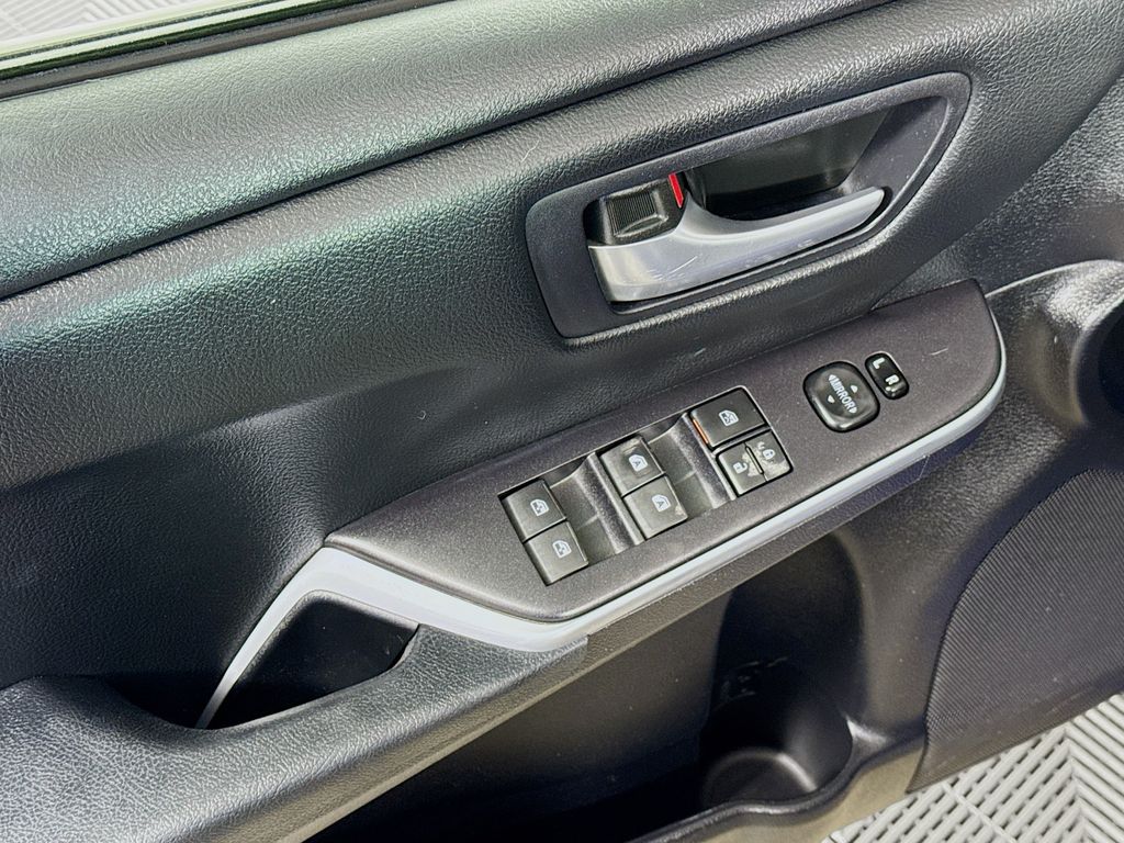 Thumbnail: 2015 Toyota Camry - 17