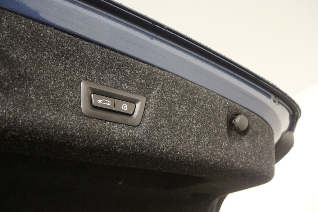 Thumbnail: 2025 BMW 3 Series - 18