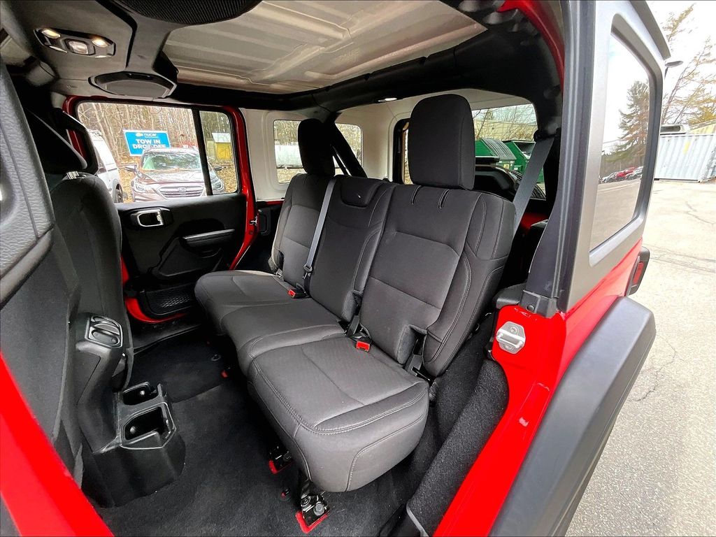 2023 Jeep Wrangler — photo 15