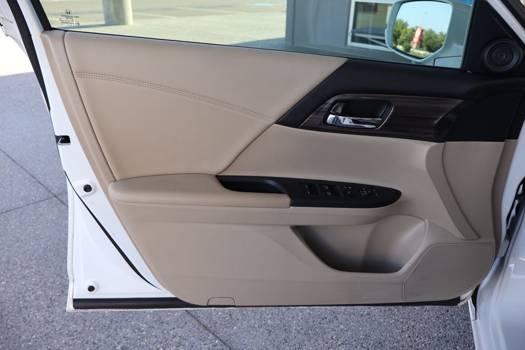 2017 Honda Accord EX 27