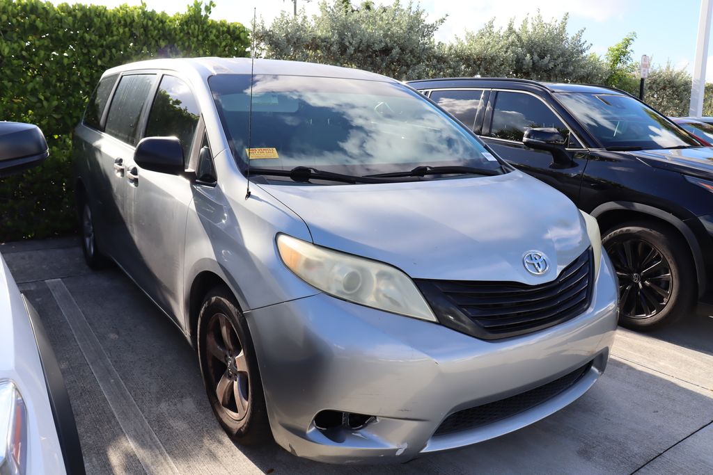 Thumbnail: 2012 Toyota Sienna - 6