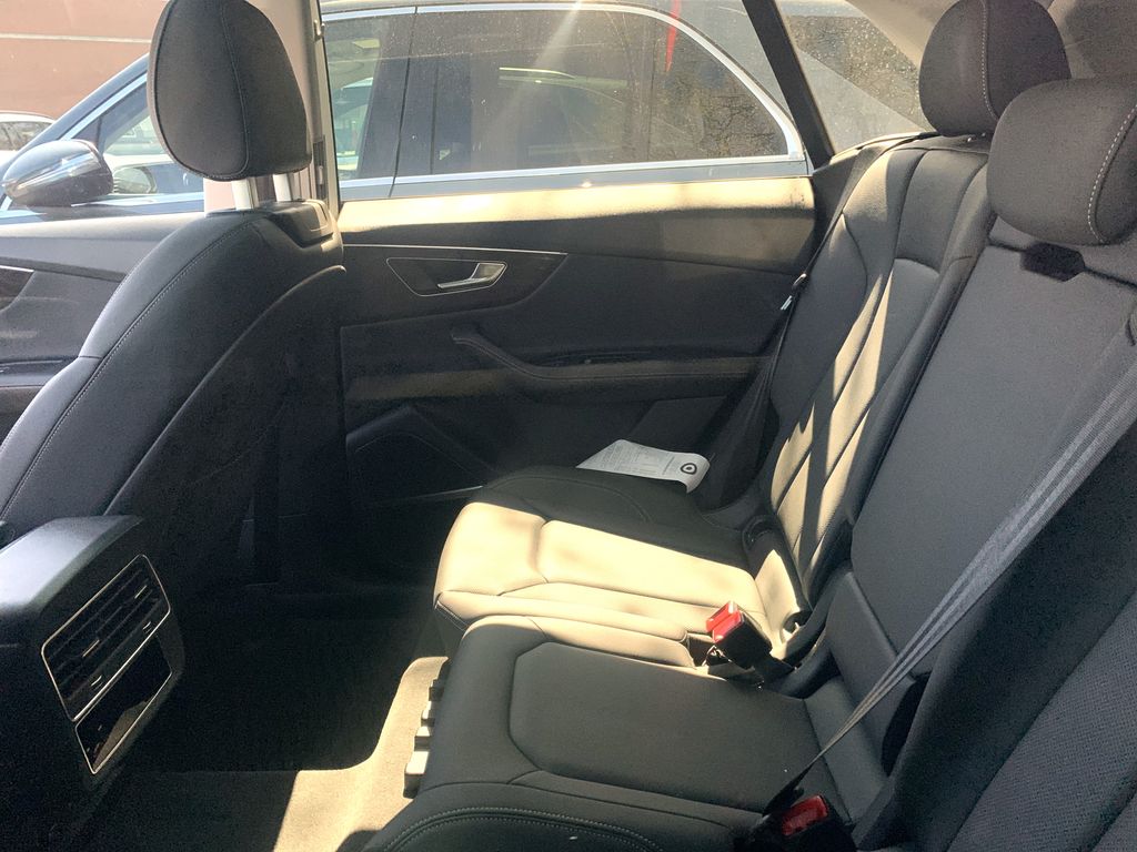 Thumbnail: 2023 Audi Q8 - 5