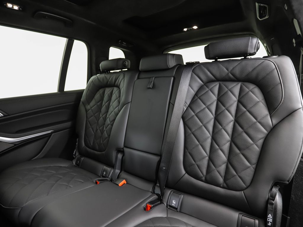 Thumbnail: 2027 BMW X7 - 23