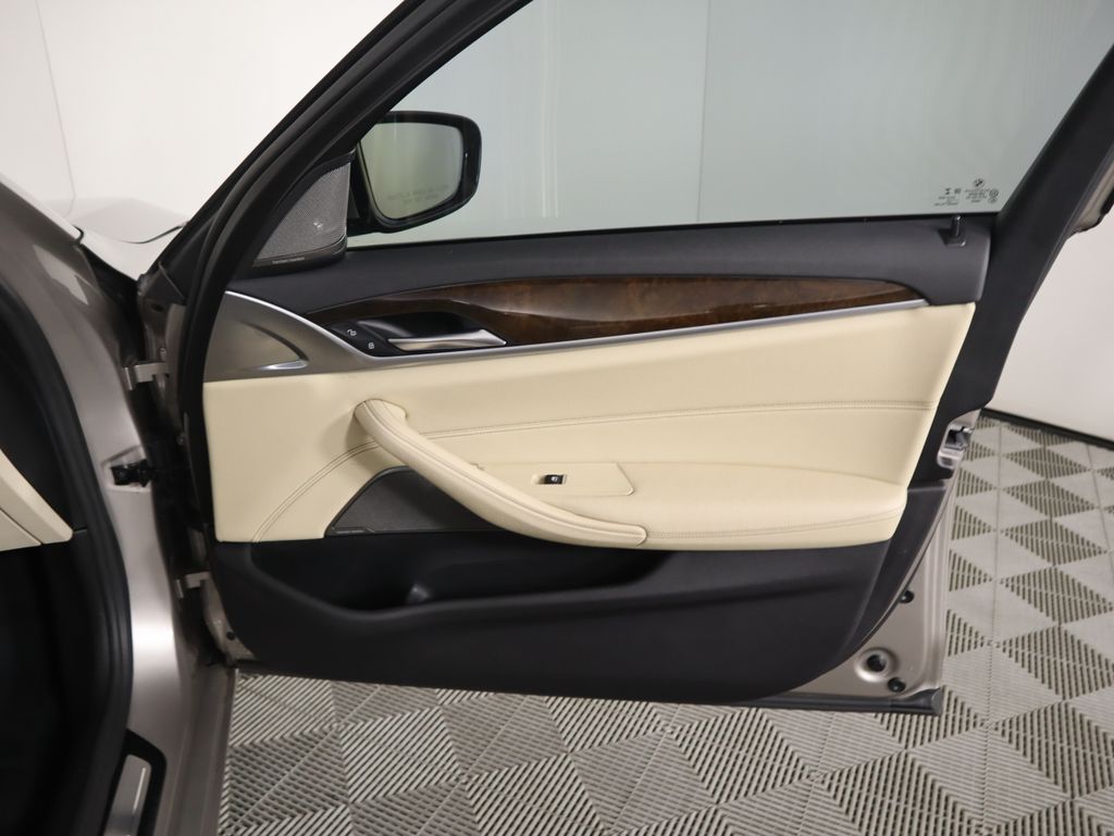 Thumbnail: 2017 BMW 5 Series - 26