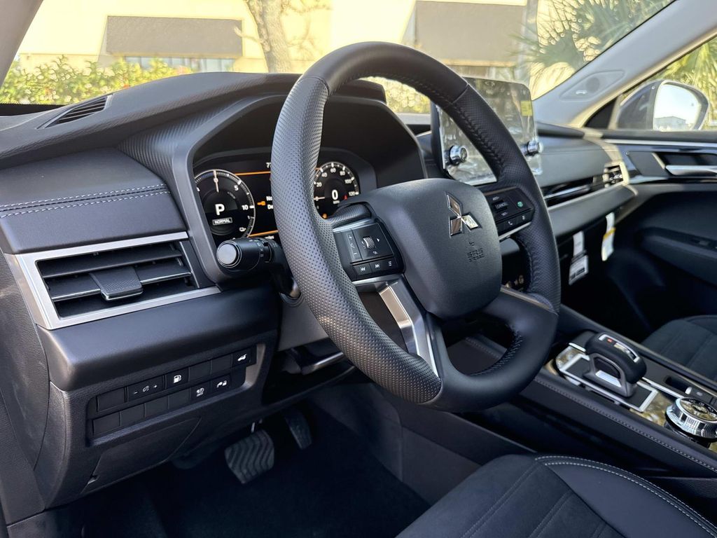 2025 Mitsubishi Outlander Plug-in Hybrid SE - Photo 21