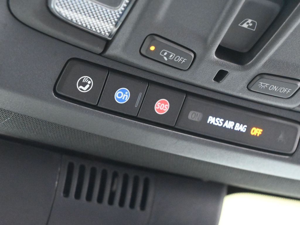 Used 2022 Iridescent Pearl Tricoat Chevrolet High Country image 24