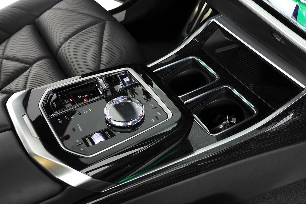 Thumbnail: 2024 BMW 7 Series - 11