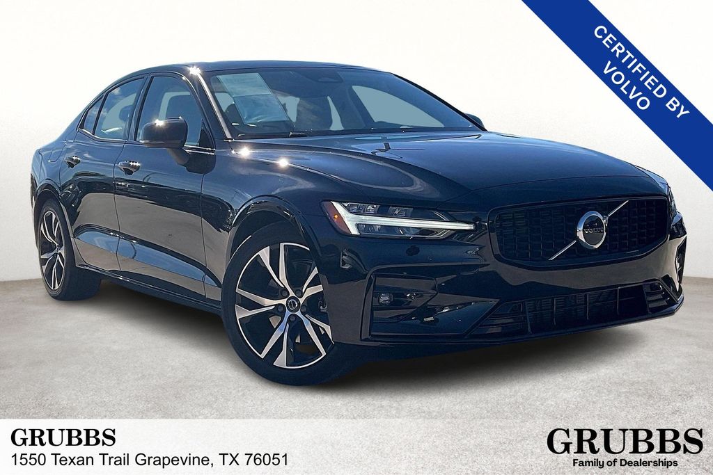 2024 Volvo S60 B5 Core Dark Theme AWD