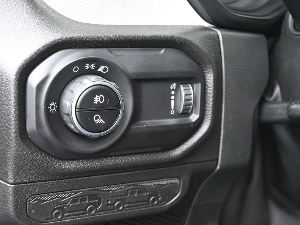 New 2026 reign Jeep Sport image 14