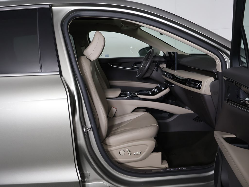 Used 2023 Beige Lincoln Reserve image 31