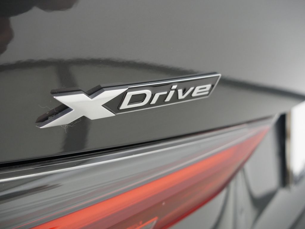 Thumbnail: 2024 BMW M4 - 9