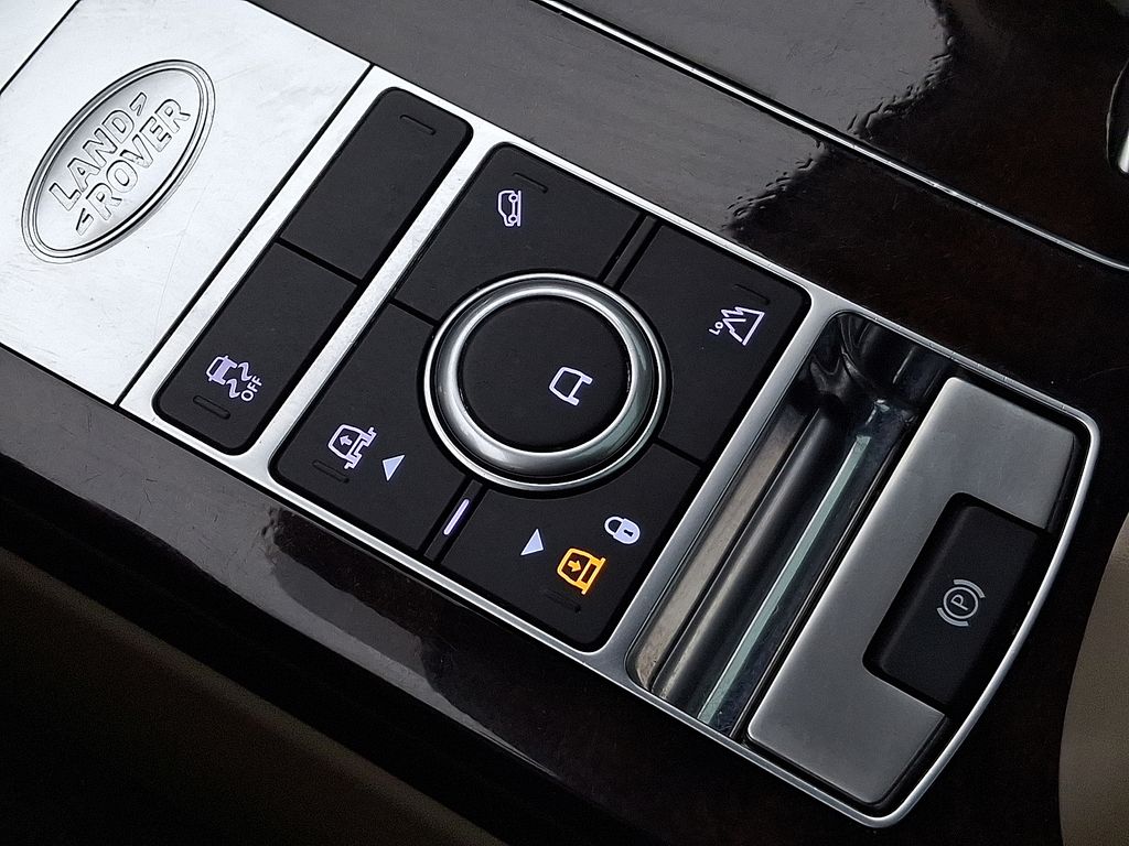 Thumbnail: 2019 Land Rover Range Rover - 28