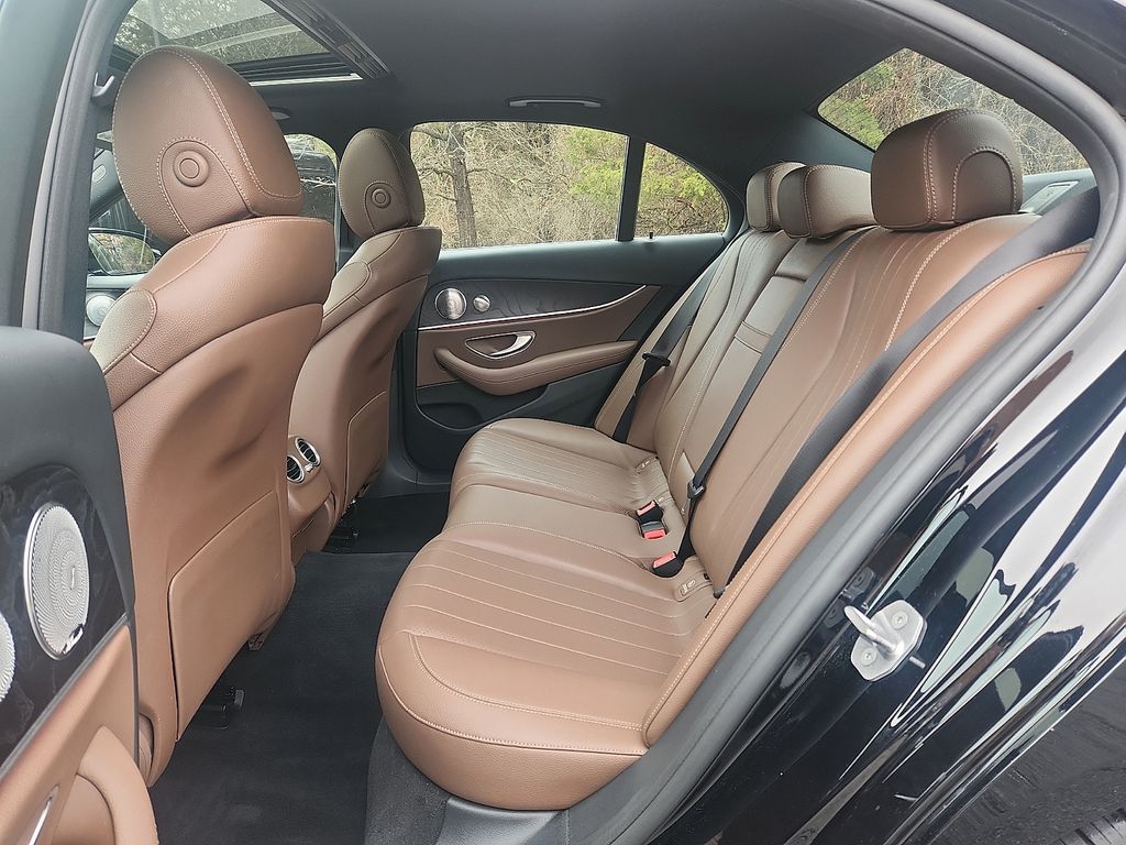 Thumbnail: 2017 Mercedes-Benz E-Class - 10