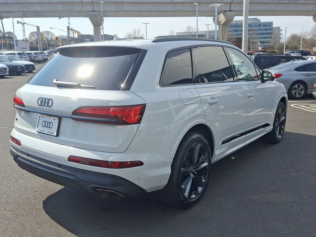 2025 Audi Q7  3