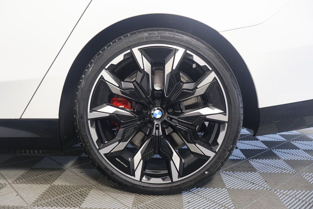 Thumbnail: 2026 BMW 5 Series - 10