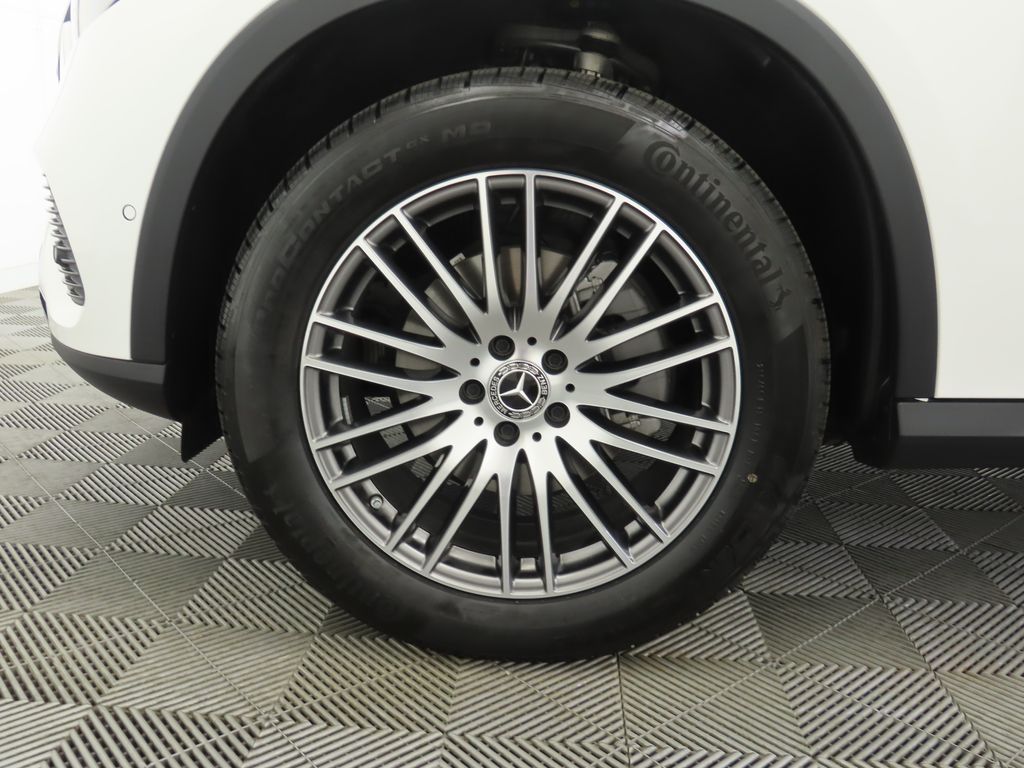 Thumbnail: 2025 Mercedes-Benz GLC - 30