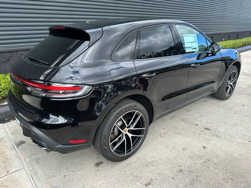 Thumbnail: 2026 Porsche Macan - 9