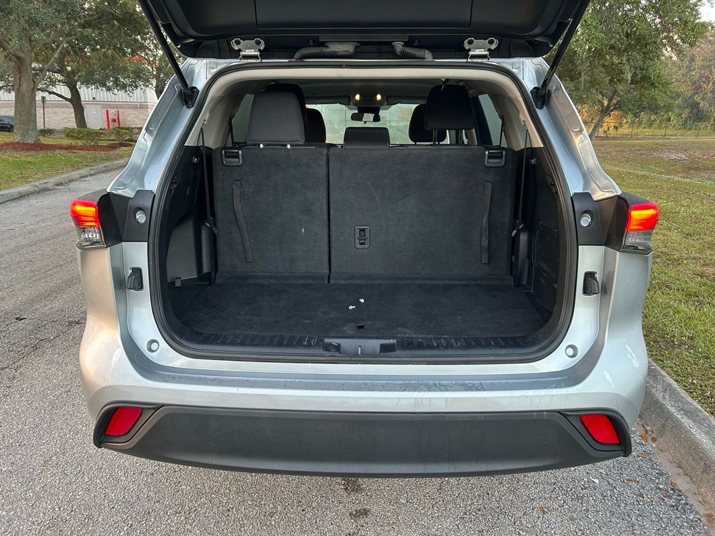 Thumbnail: 2021 Toyota Highlander - 10