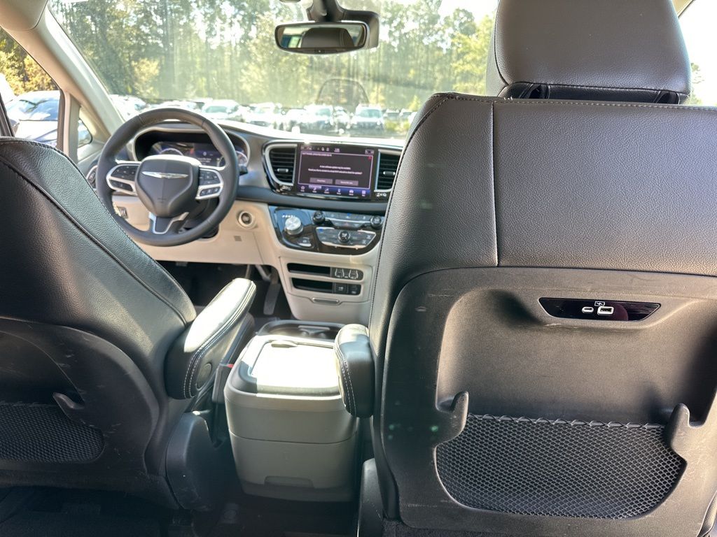 2022 Chrysler Pacifica Touring L 38