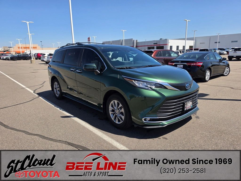 2023 Toyota Sienna XLE 7-Passenger Hybrid AWD's photo
