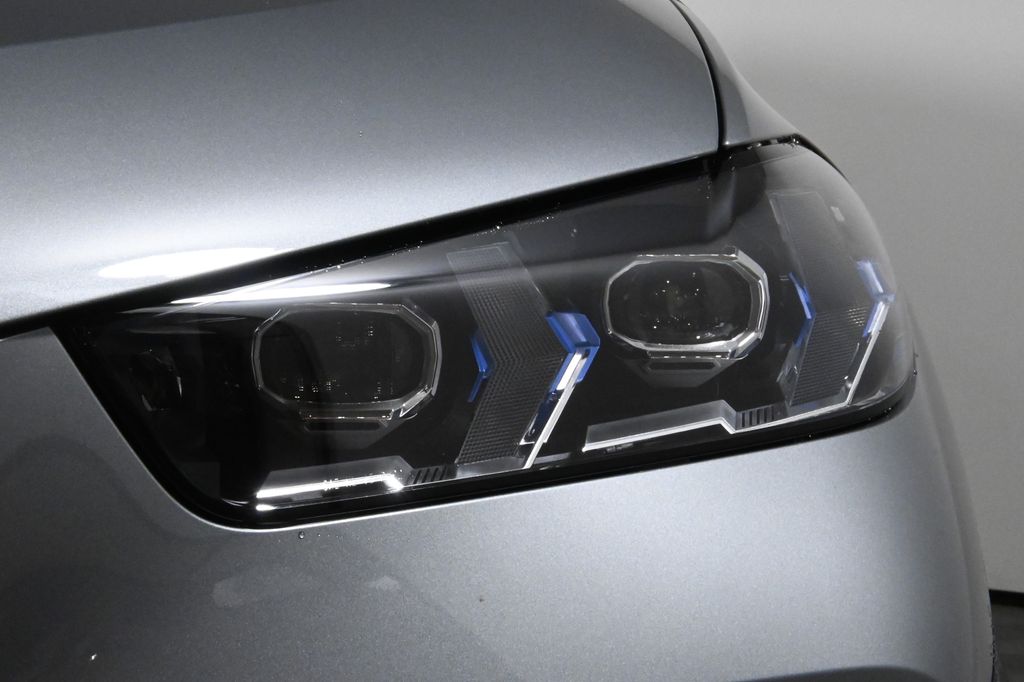 Thumbnail: 2026 BMW X5 - 11