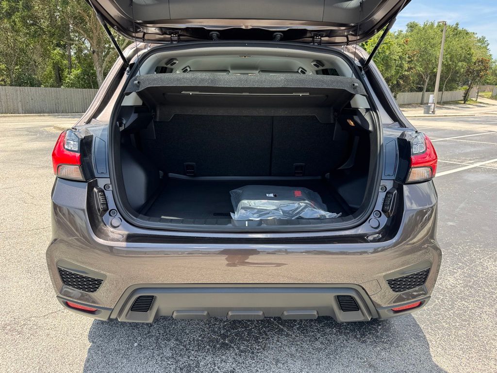 2025 Mitsubishi Outlander Sport LE photo 10