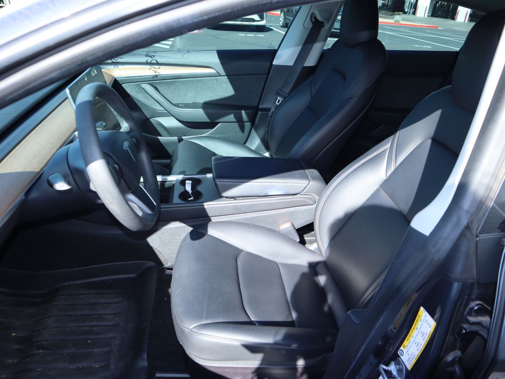 Thumbnail: 2022 Tesla Model 3 - 9