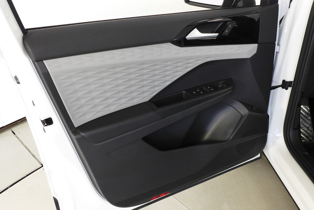 Thumbnail: 2022 Volkswagen Taos - 11