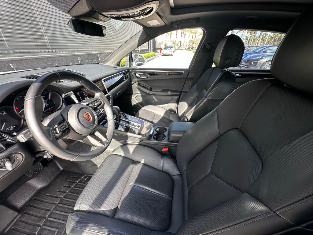 Thumbnail: 2023 Porsche Macan - 4