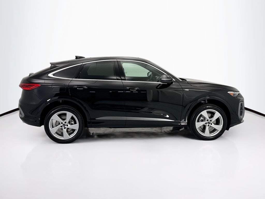 Thumbnail: 2026 Audi Q5 - 4