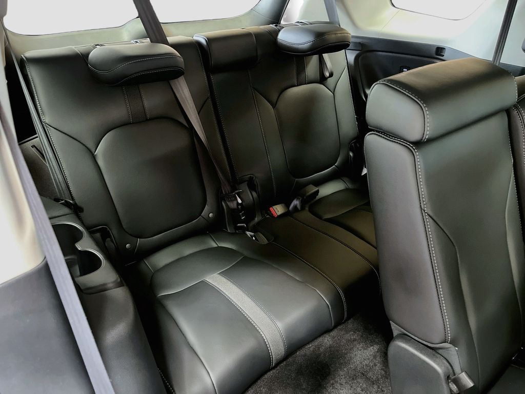 Used 2025 White Honda EX-L image 26